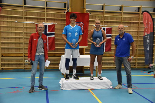 Mesteskapets beste spillere Danila Gataullin, Kristiansand BK, og Emilia Petersen Norberg, Sandefjord BK.

