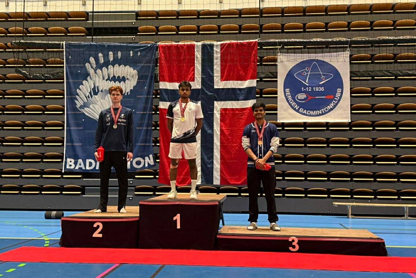 junior-NM singlepallen.jpeg